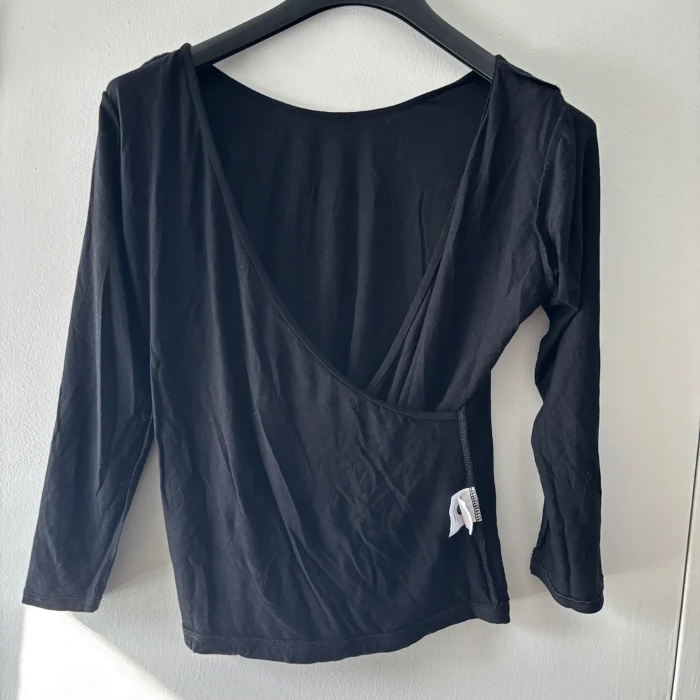 Encircled Black Reversible Breakaway wrap top 3/4 Sleeve - Size Medium - Picture 10 of 12